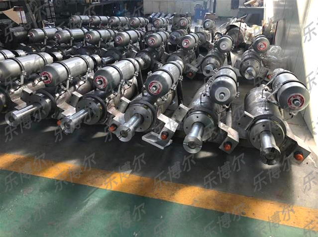 Coal mill oil cylinder